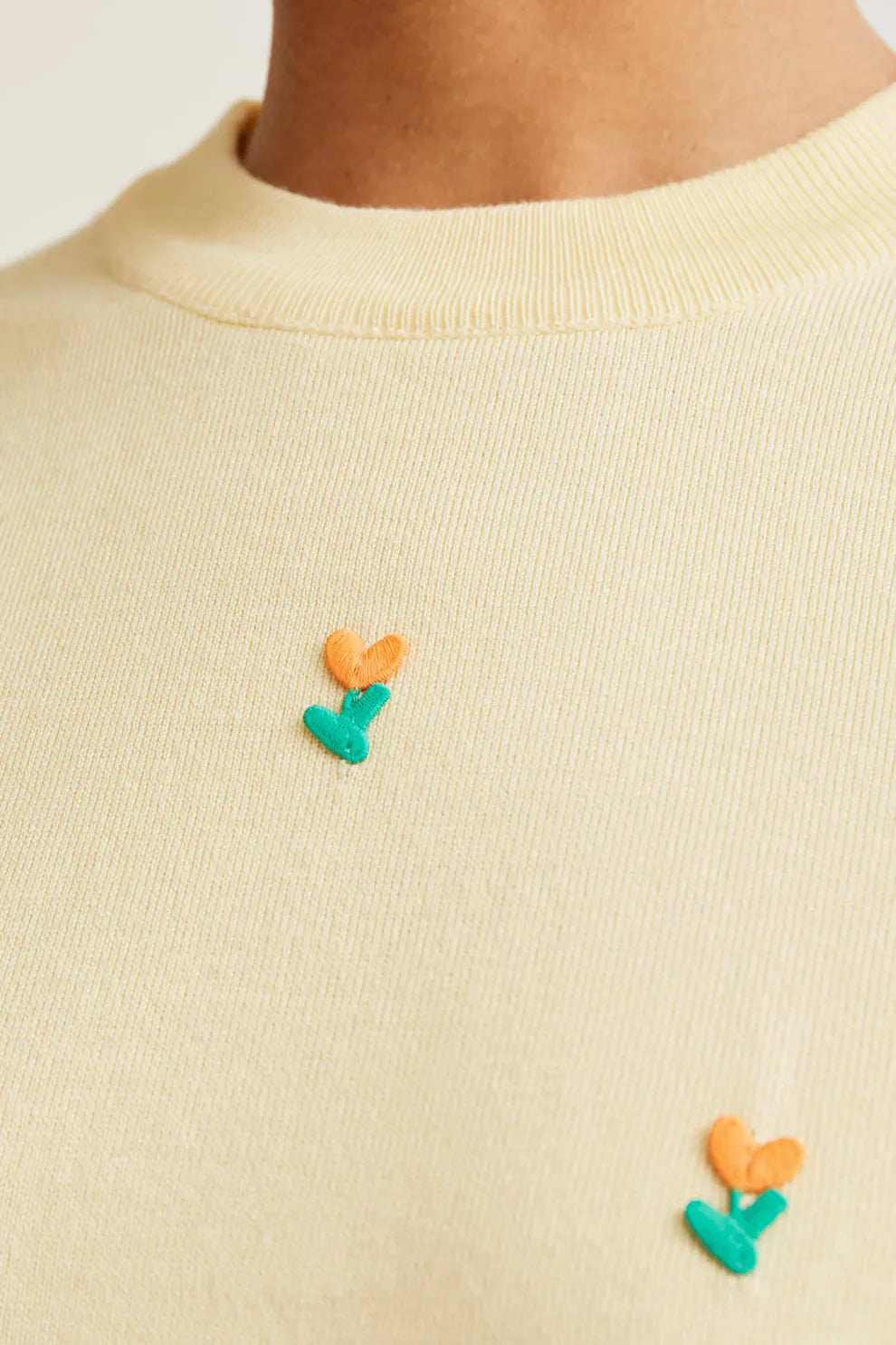 Compañía Yellow Fine Knit with Flower Motif