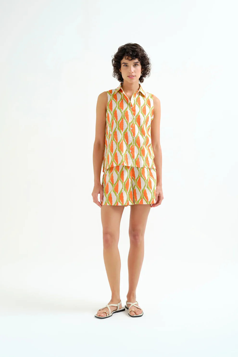 Compañía 100% Cotton Sleeveless Blouse with Graphic Print