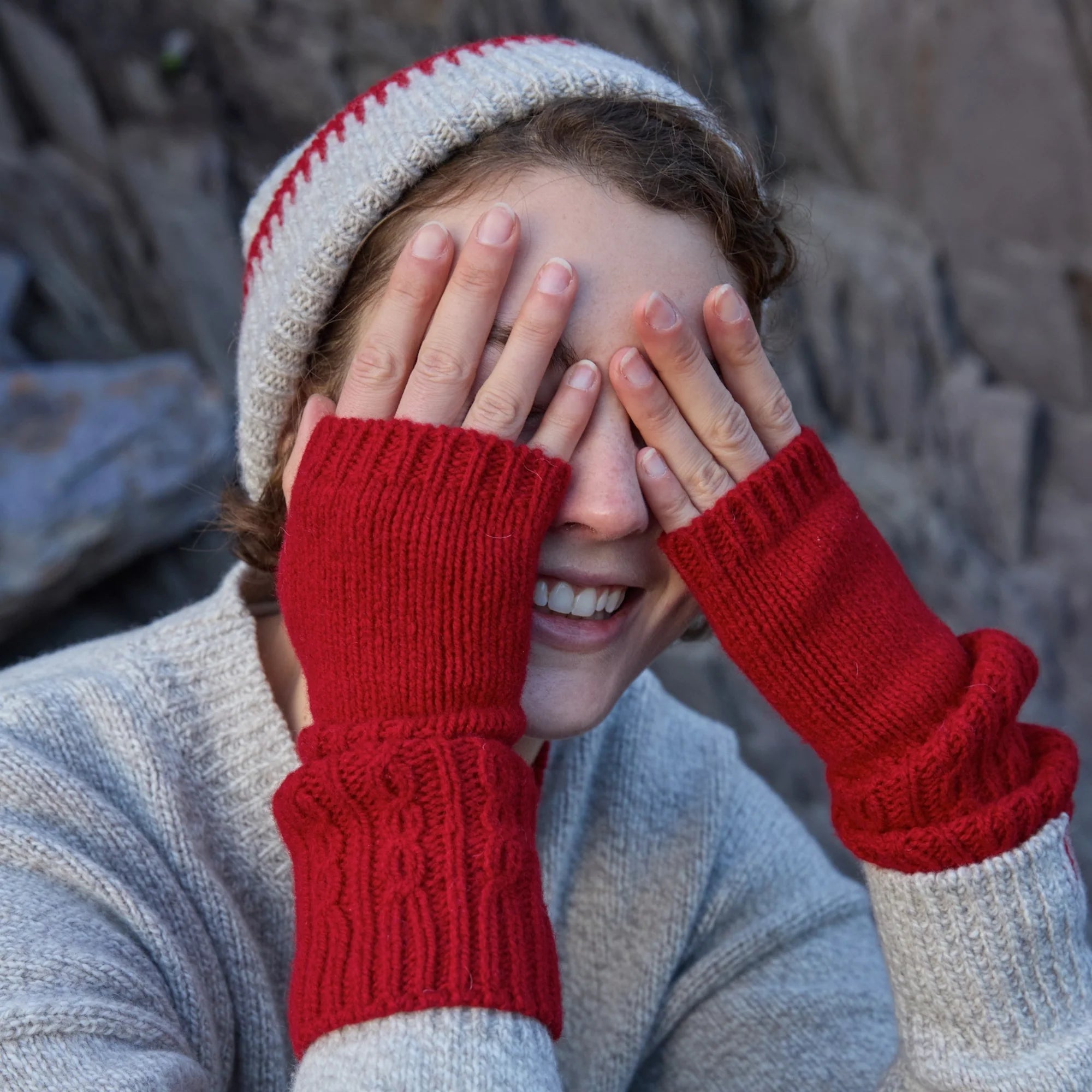 Fisherman Out of Ireland Stone Cashmere Wool Beanie Hat with Red Blanket Stitch