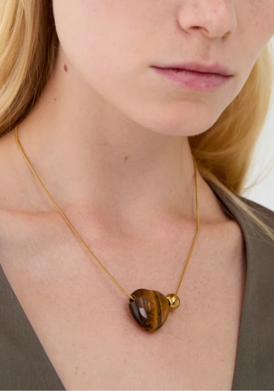 NALI Adjustable Gold Necklace with Resin Heart