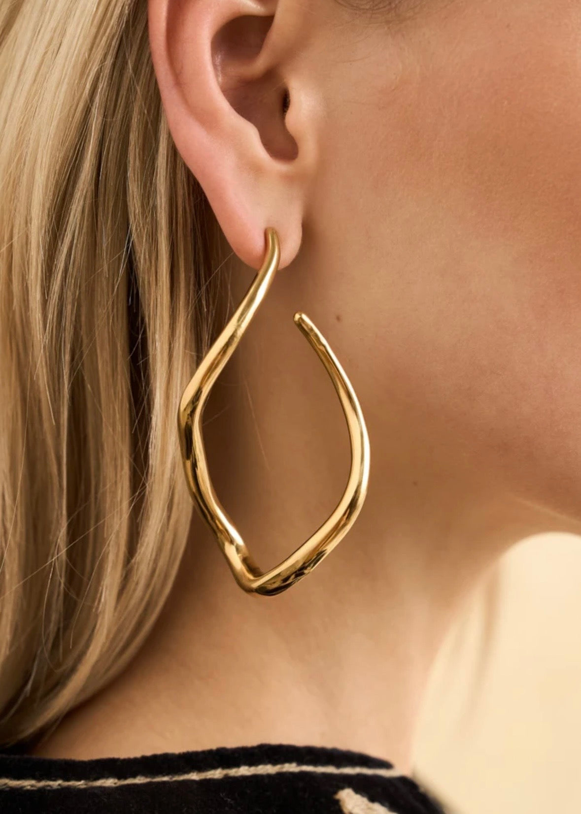NALI Gold Swirl Long Earrings