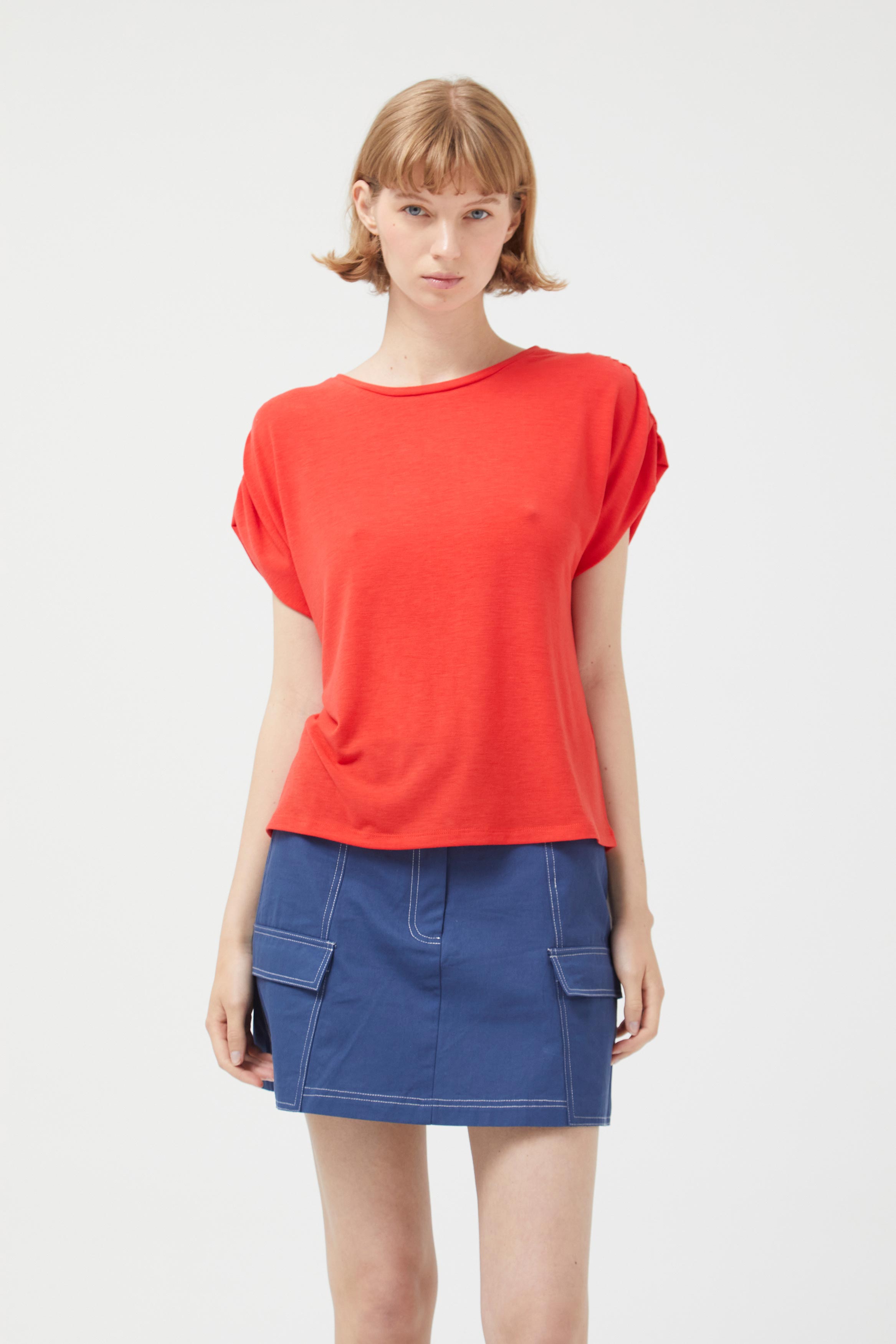 Compania Fantastica Red Draped Short Sleeve Top