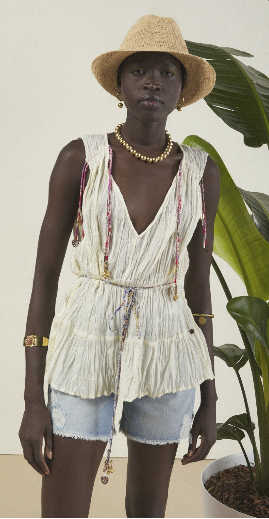 Ottod’Ame Cotton Cream V-Neck Top with Tie Charm Belt
