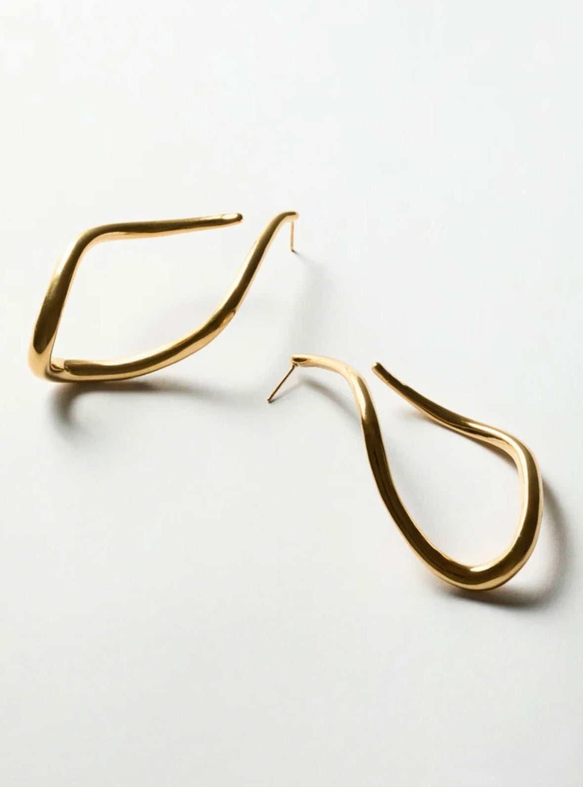 NALI Gold Swirl Long Earrings