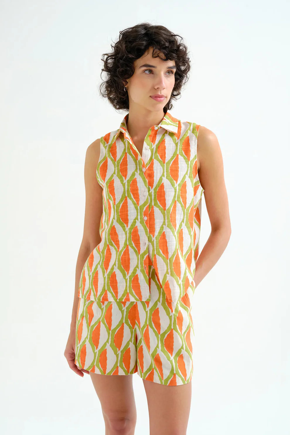 Compañía 100% Cotton Sleeveless Blouse with Graphic Print
