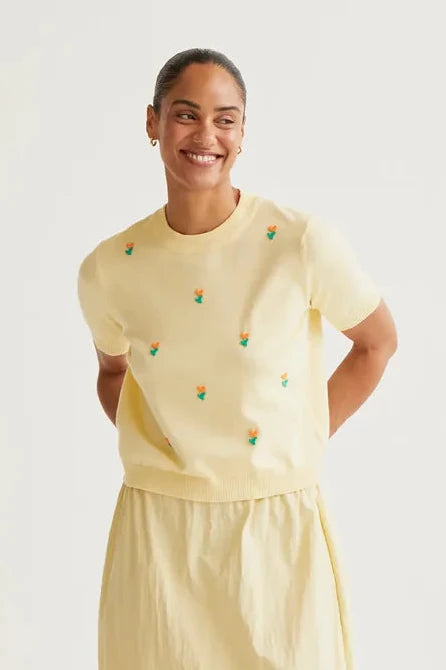 Compañía Yellow Fine Knit with Flower Motif