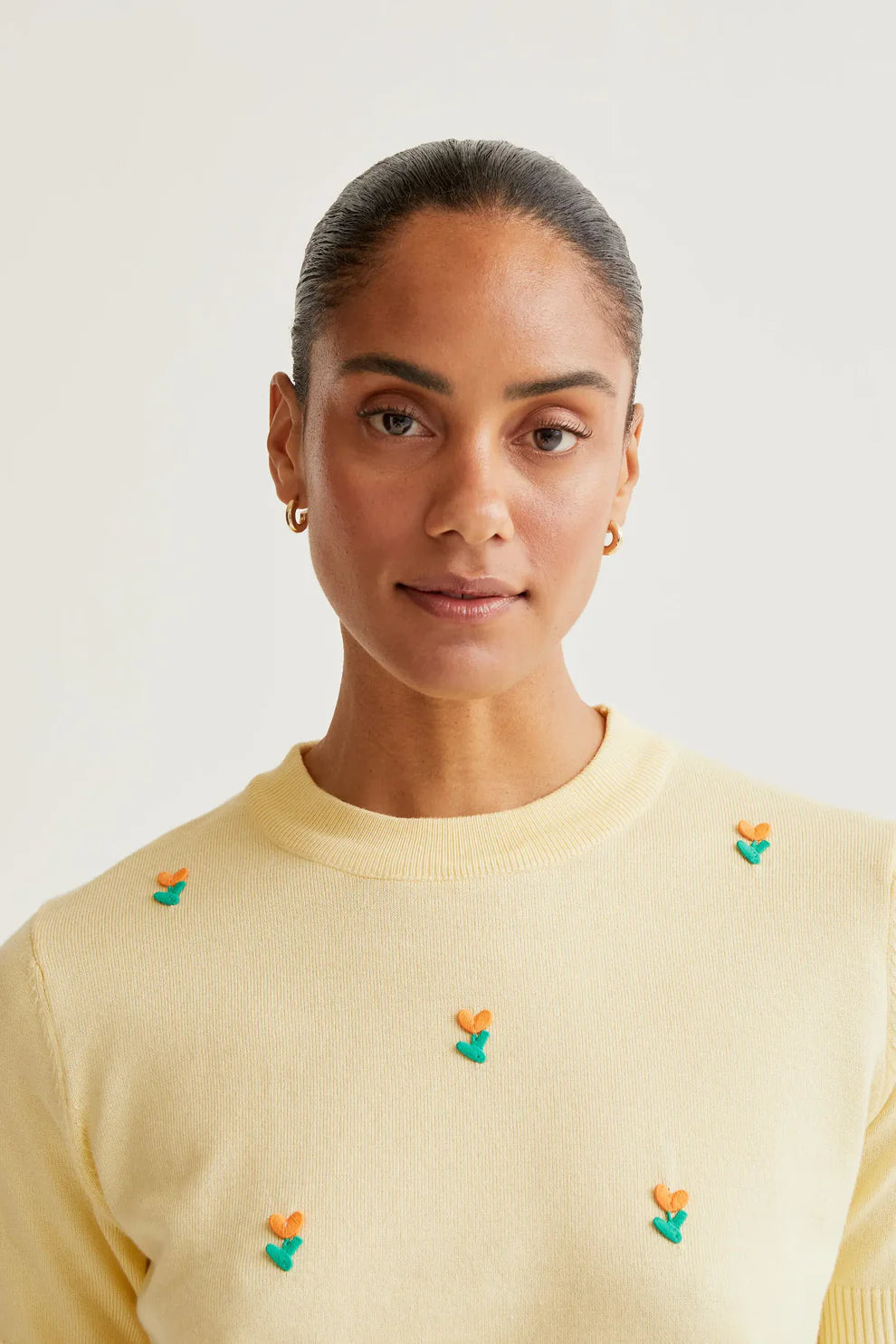 Compañía Yellow Fine Knit with Flower Motif