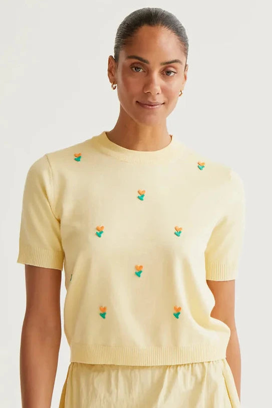 Compañía Yellow Fine Knit with Flower Motif