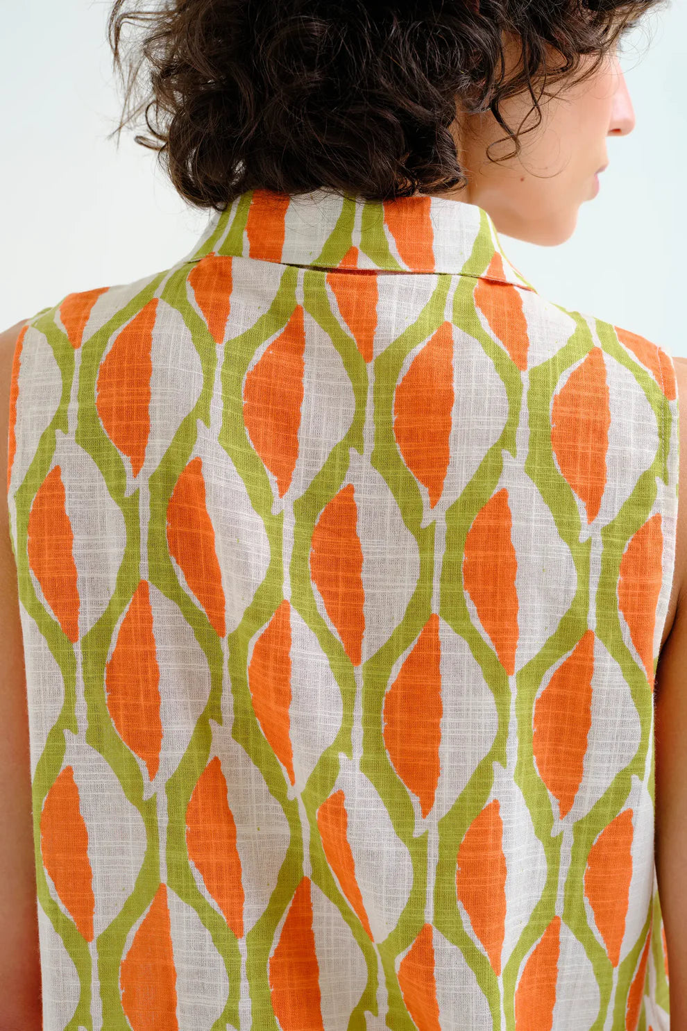 Compañía 100% Cotton Sleeveless Blouse with Graphic Print