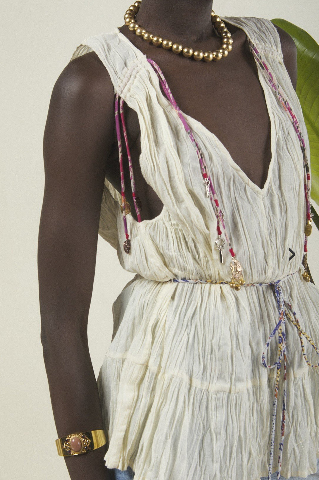 Ottod’Ame Cotton Cream V-Neck Top with Tie Charm Belt