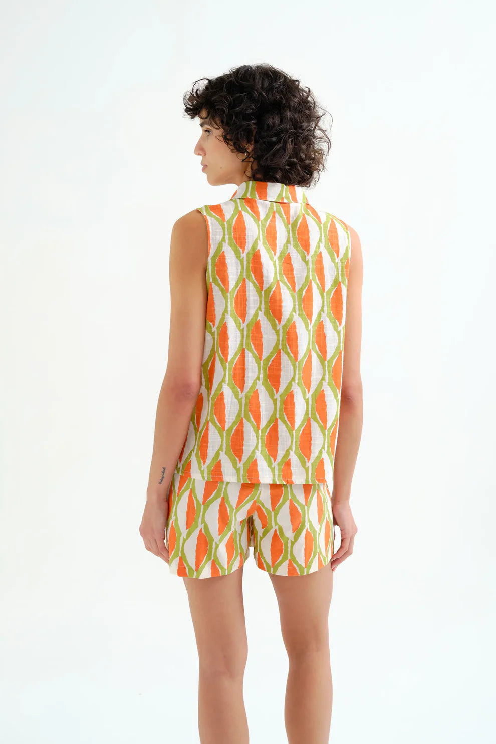 Compañía 100% Cotton Sleeveless Blouse with Graphic Print