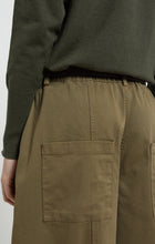Load image into Gallery viewer, Ottod’Ame Army Green Barrel Leg Trousers
