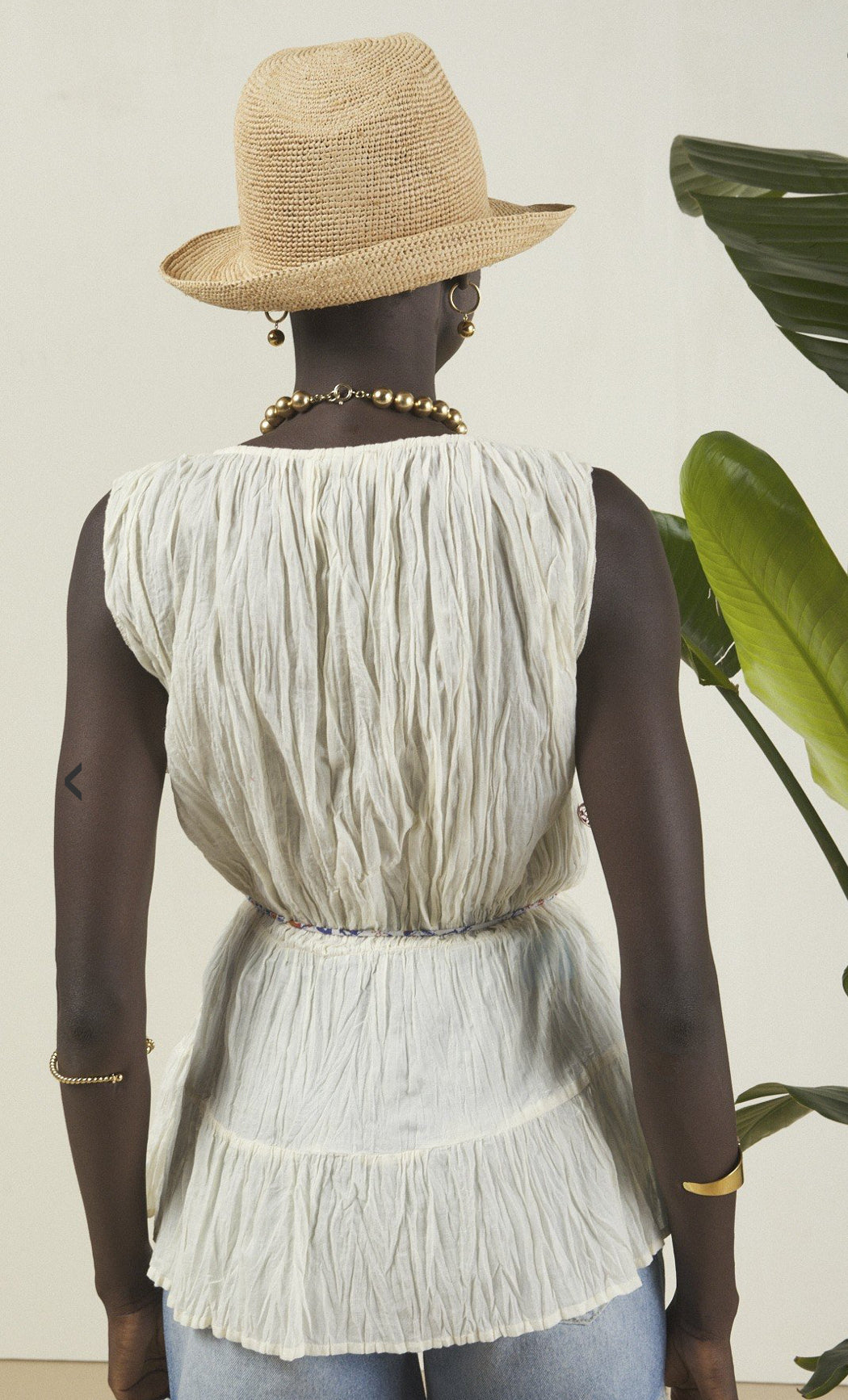 Ottod’Ame Cotton Cream V-Neck Top with Tie Charm Belt