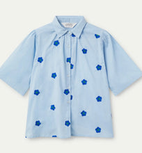 Load image into Gallery viewer, Compania Blue Short Sleeve Blouse with blue flowers
