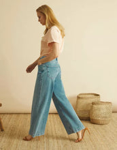 Load image into Gallery viewer, Reiko Wide Leg Retro Jeans
