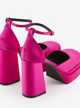 Load image into Gallery viewer, Fushia Pink Platform Heels
