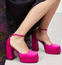 Load image into Gallery viewer, Fushia Pink Platform Heels
