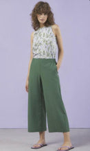 Load image into Gallery viewer, Ottodame Forest Green Cropped Trousers
