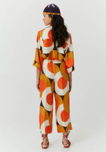 Load image into Gallery viewer, Beatrice B Silk Graphic Cropped Trousers
